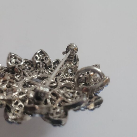 Vintage Blue Rhinestone Flower Brooch Pin Pendant Silver-Tone Metal Retro Style - Picture 4 of 5